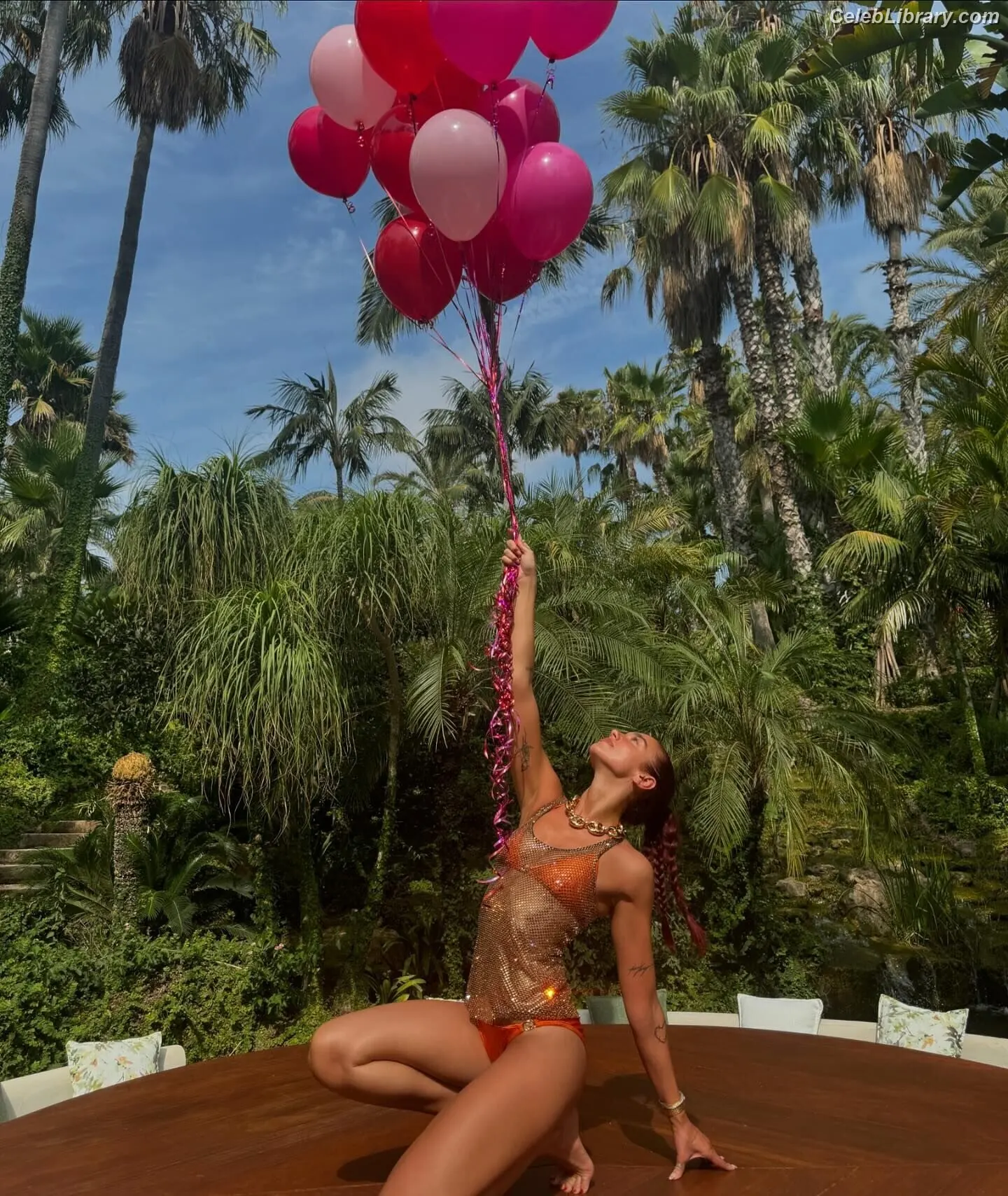 Dua Lipa photo 7 of 7813