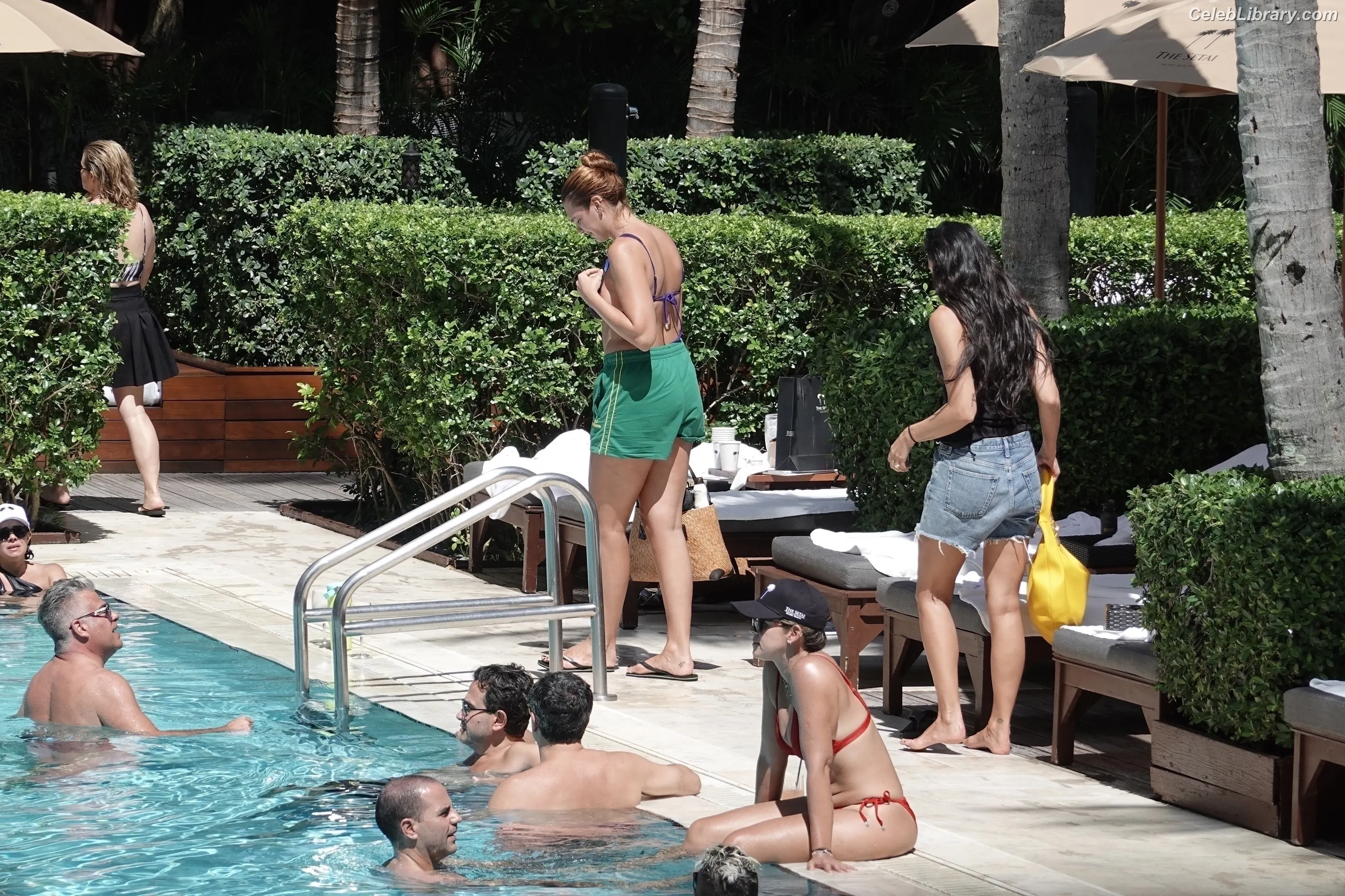 Dua Lipa photo 1 of 7813