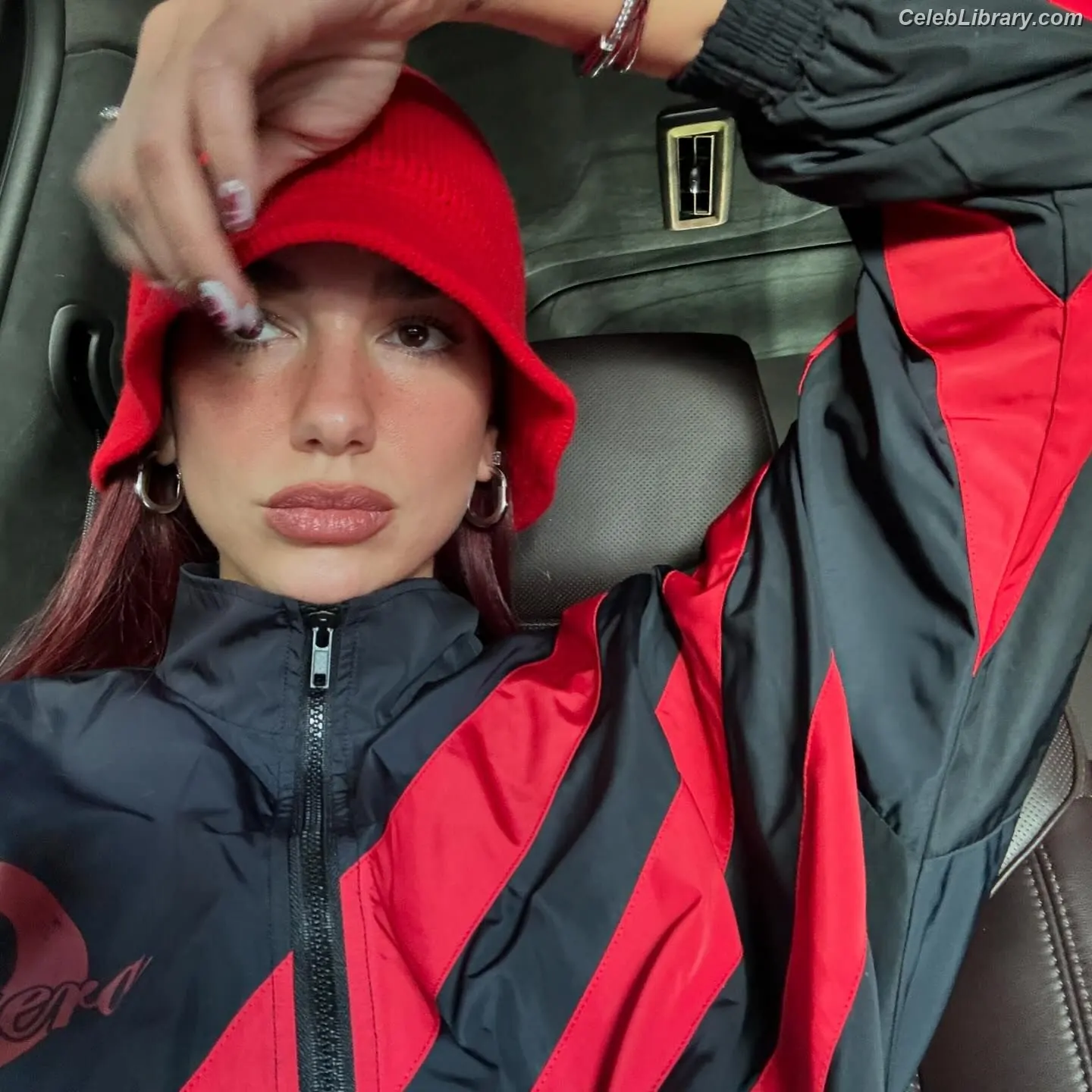 Dua Lipa photo 3 of 7813