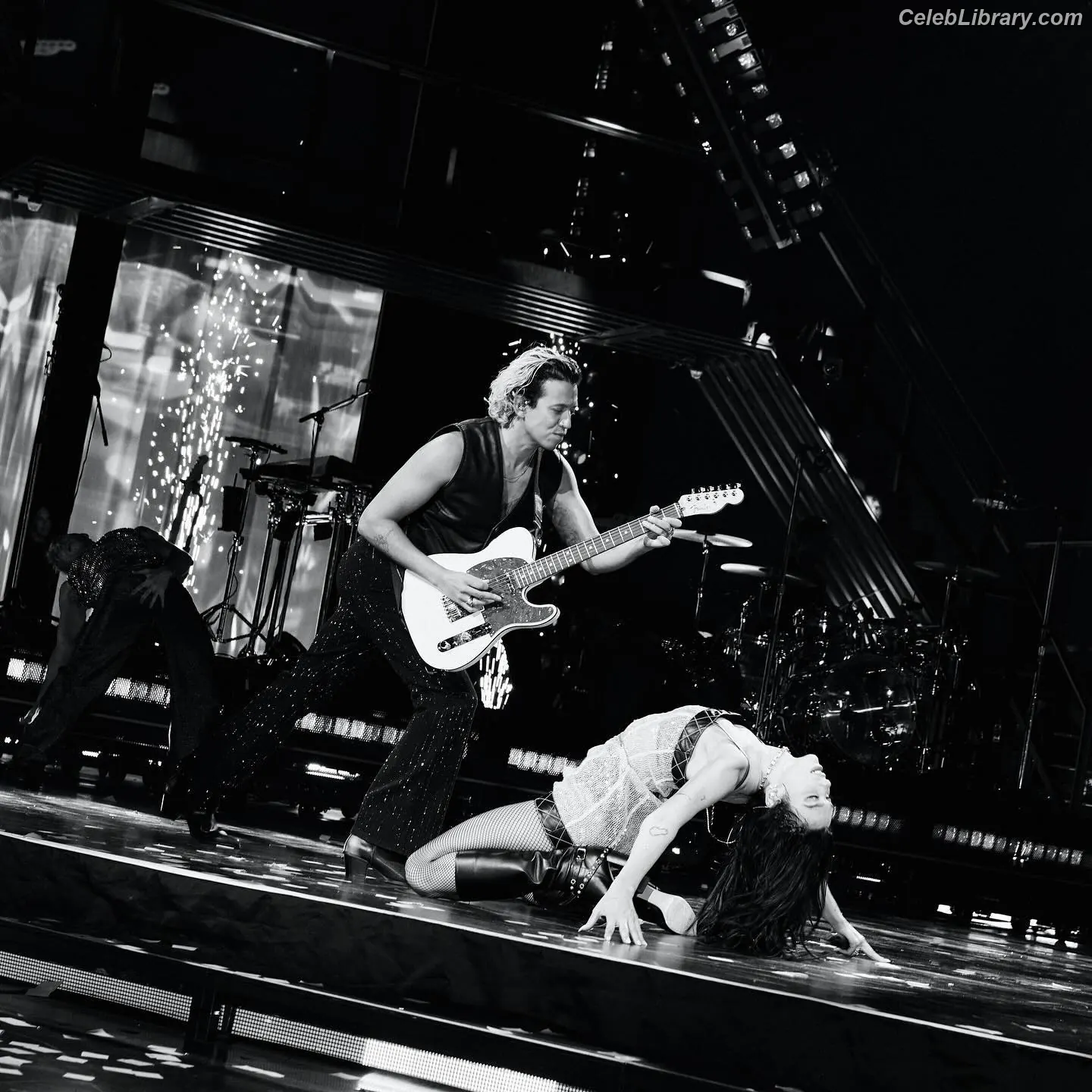 Dua Lipa photo 3 of 7813