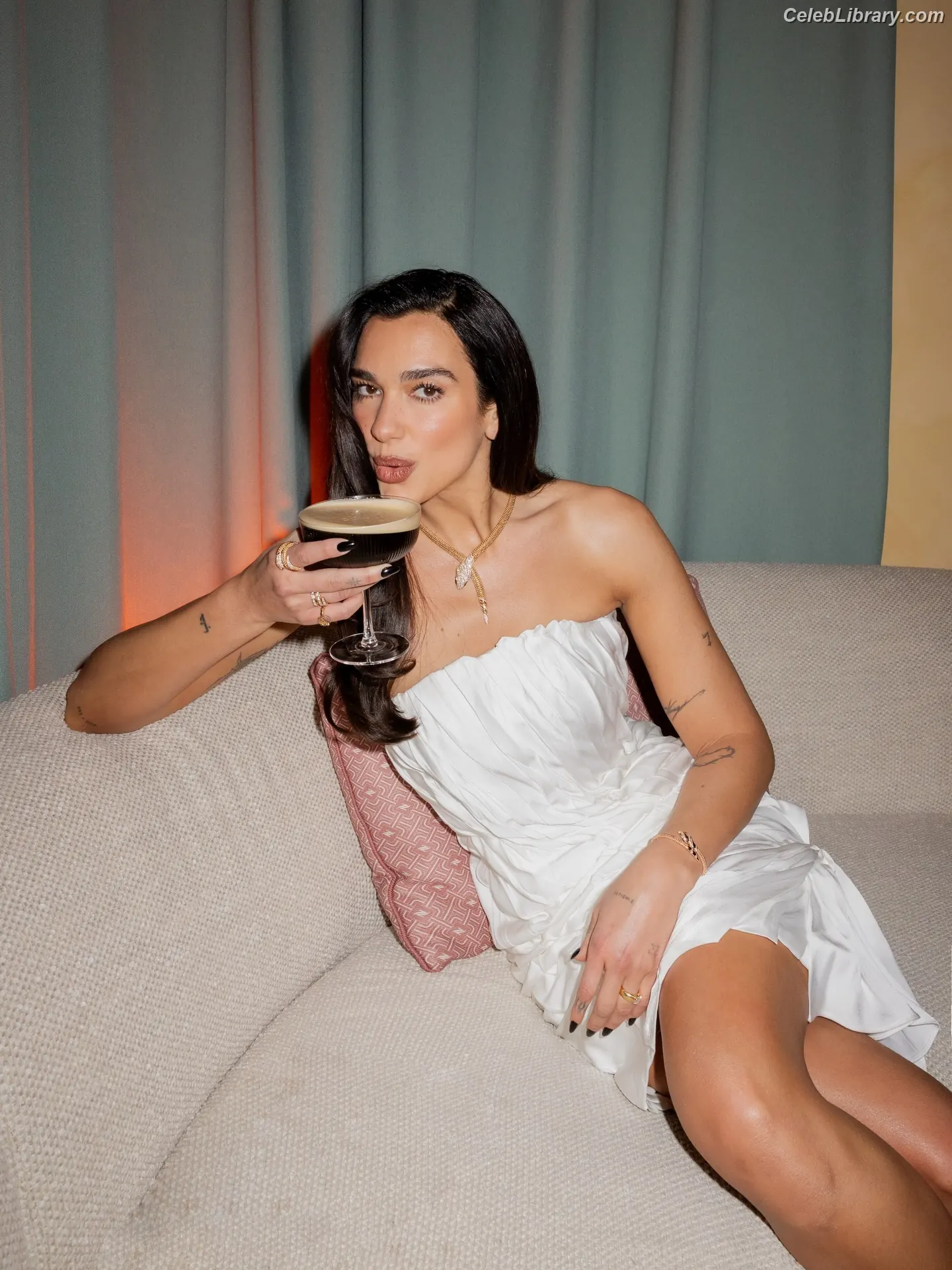 Dua Lipa photo 13 of 7813