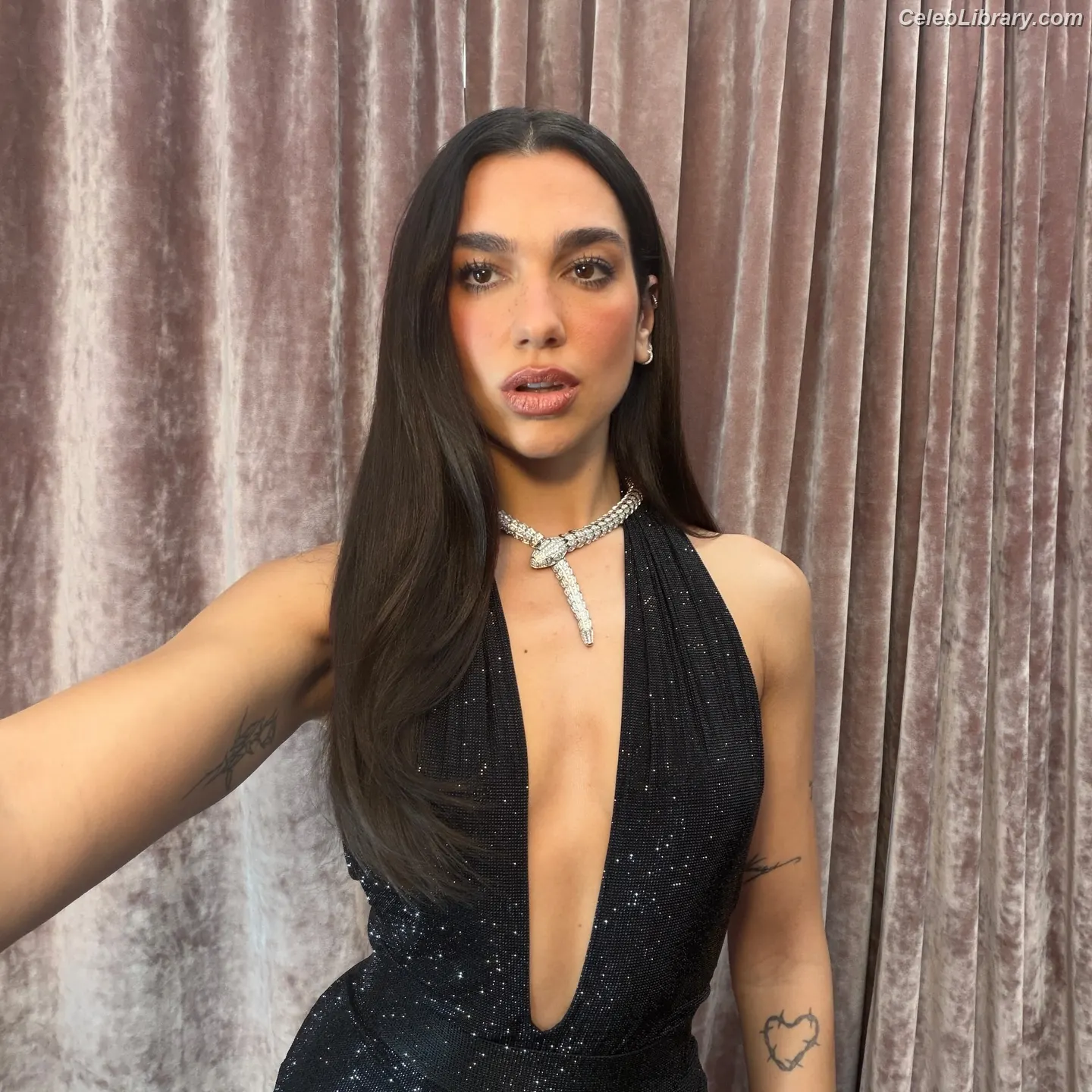 Dua Lipa photo 17 of 7813