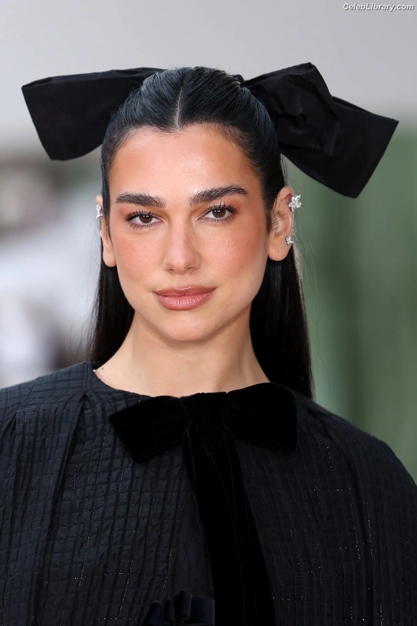 Dua Lipa photo 3 of 7813