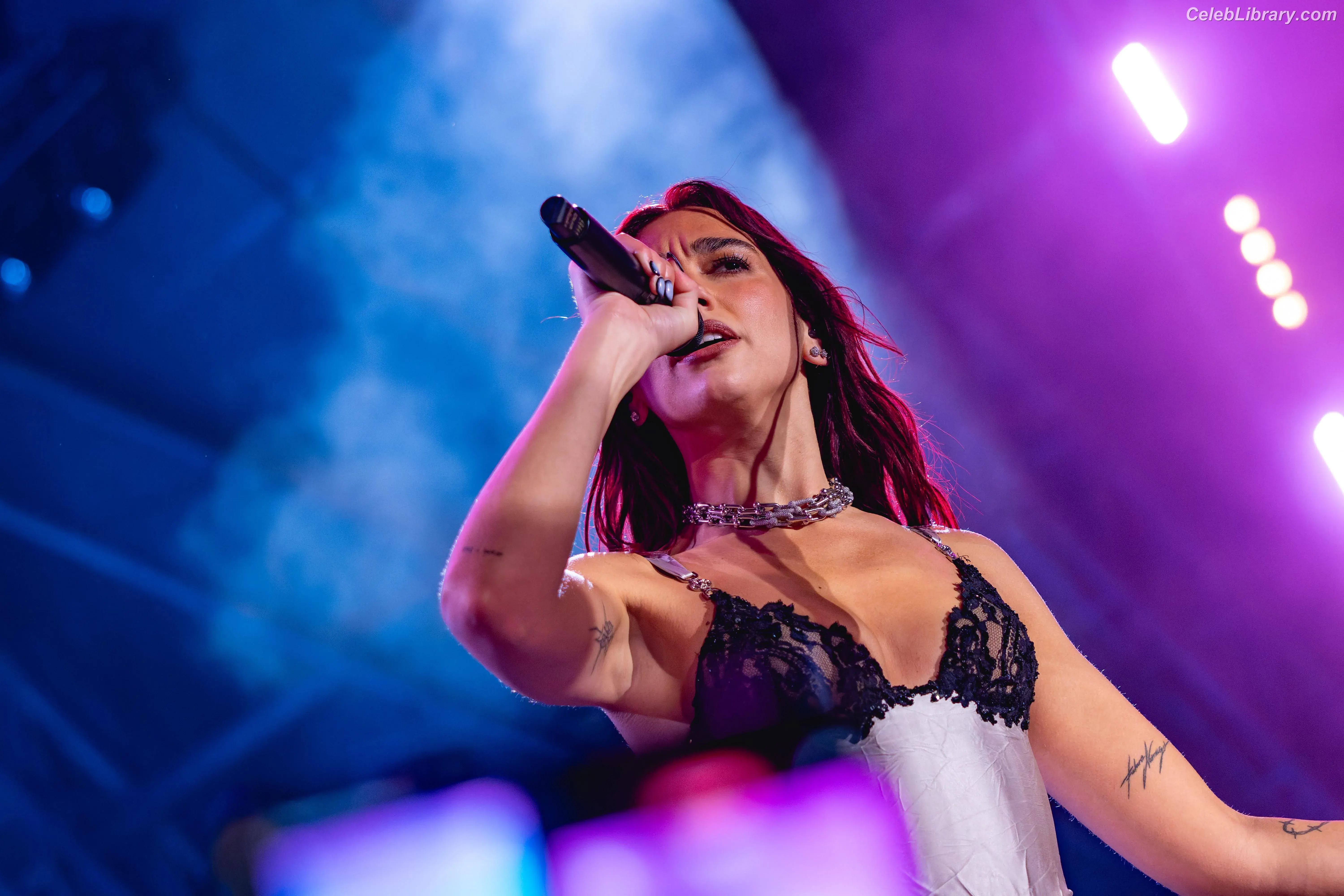 Dua Lipa photo 4 of 7813