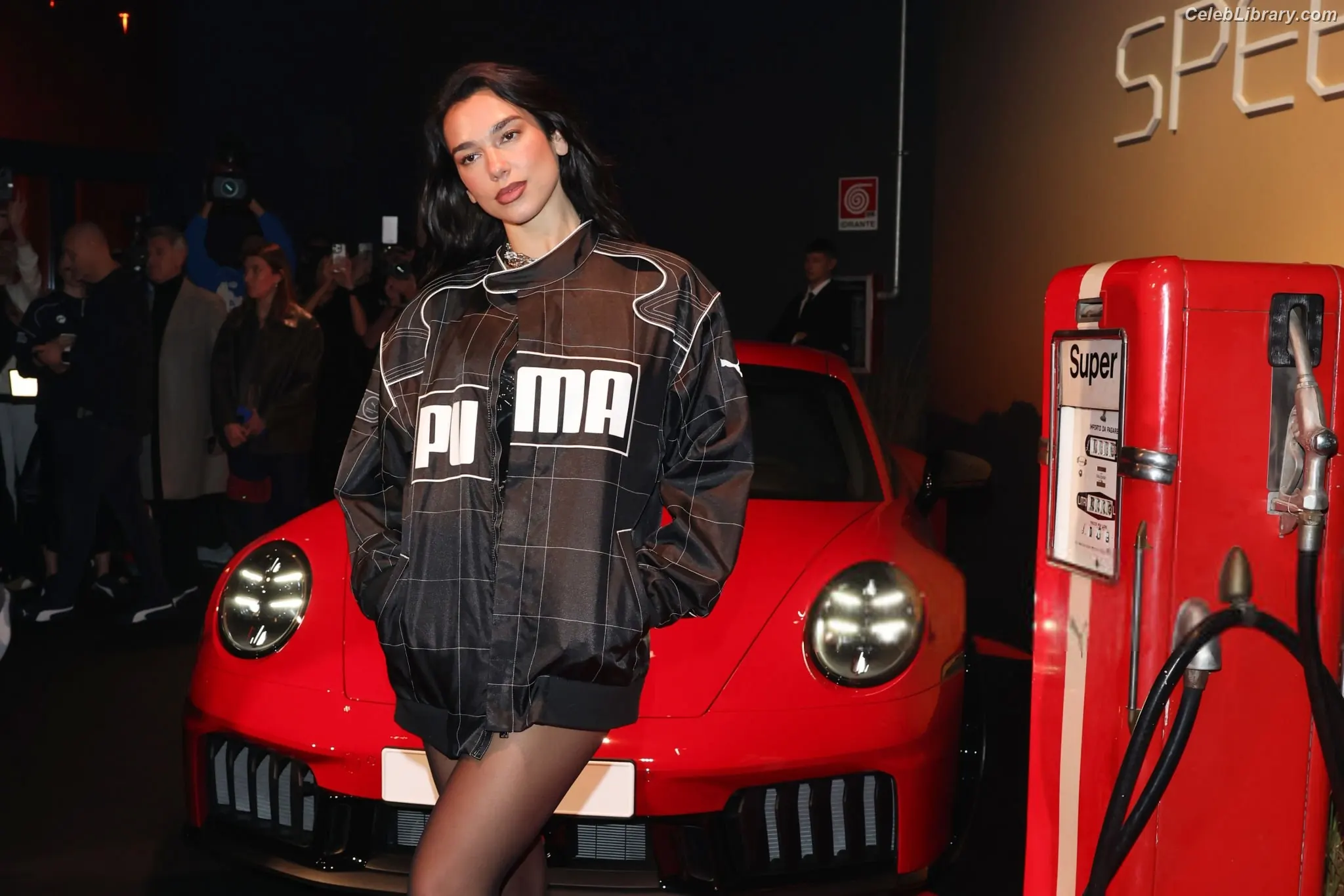 Dua Lipa photo 15 of 7813