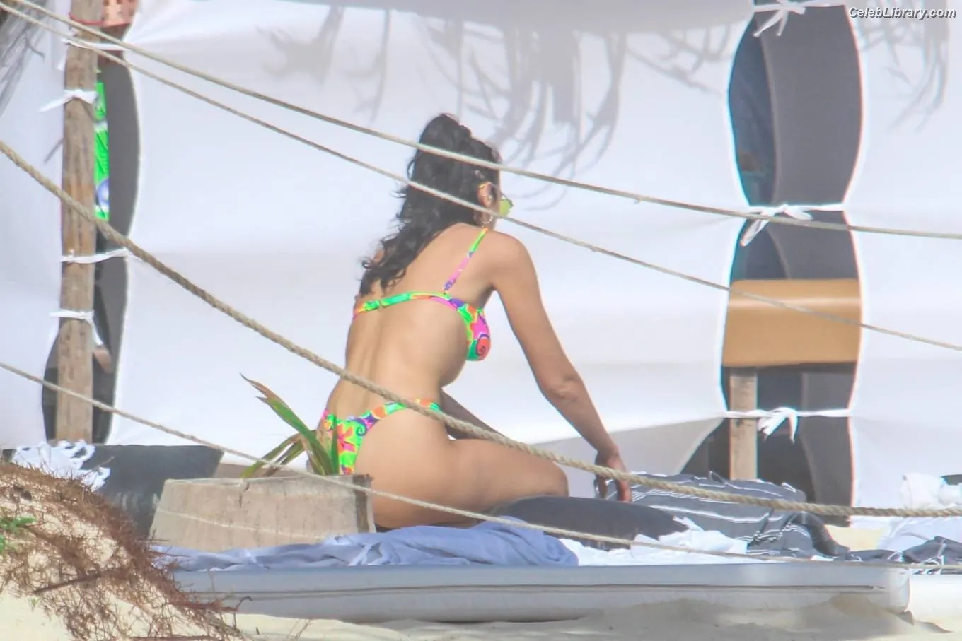 Dua Lipa photo 7 of 7813