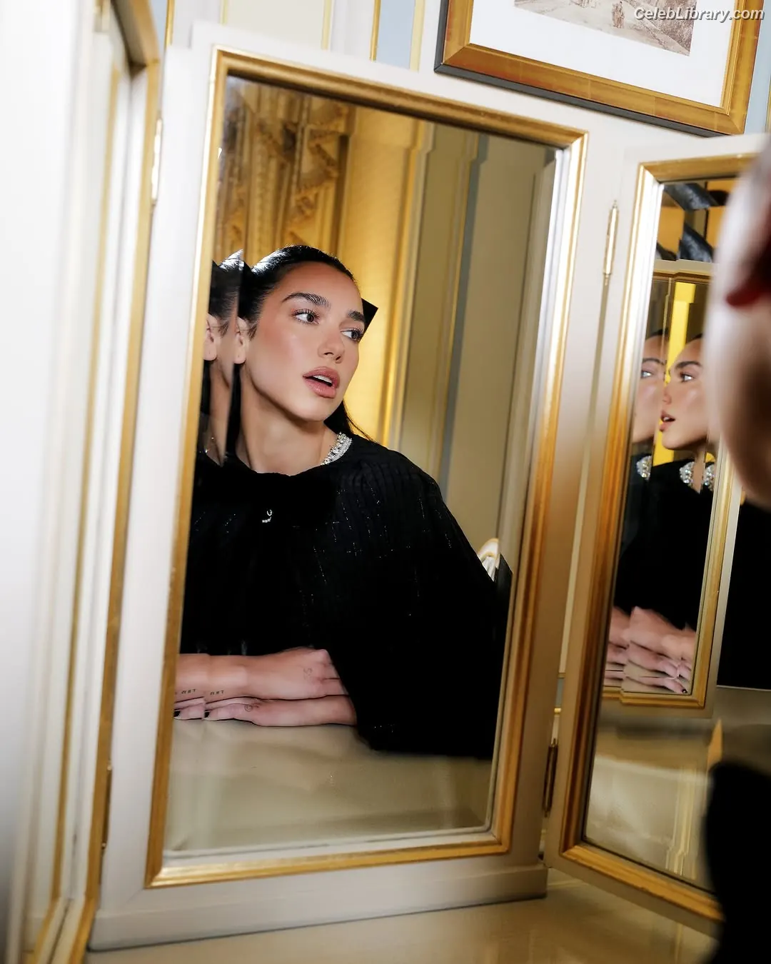 Dua Lipa photo 1 of 7813