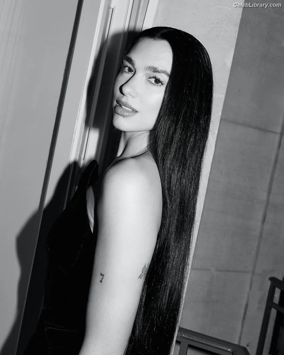 Dua Lipa photo 8 of 7813