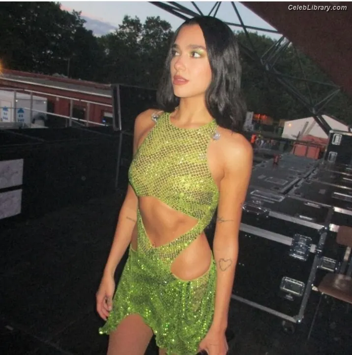 Dua Lipa photo 8 of 7813