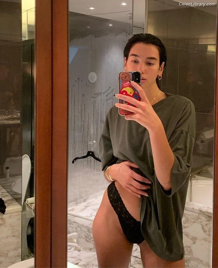 Dua Lipa photo 2 of 7813