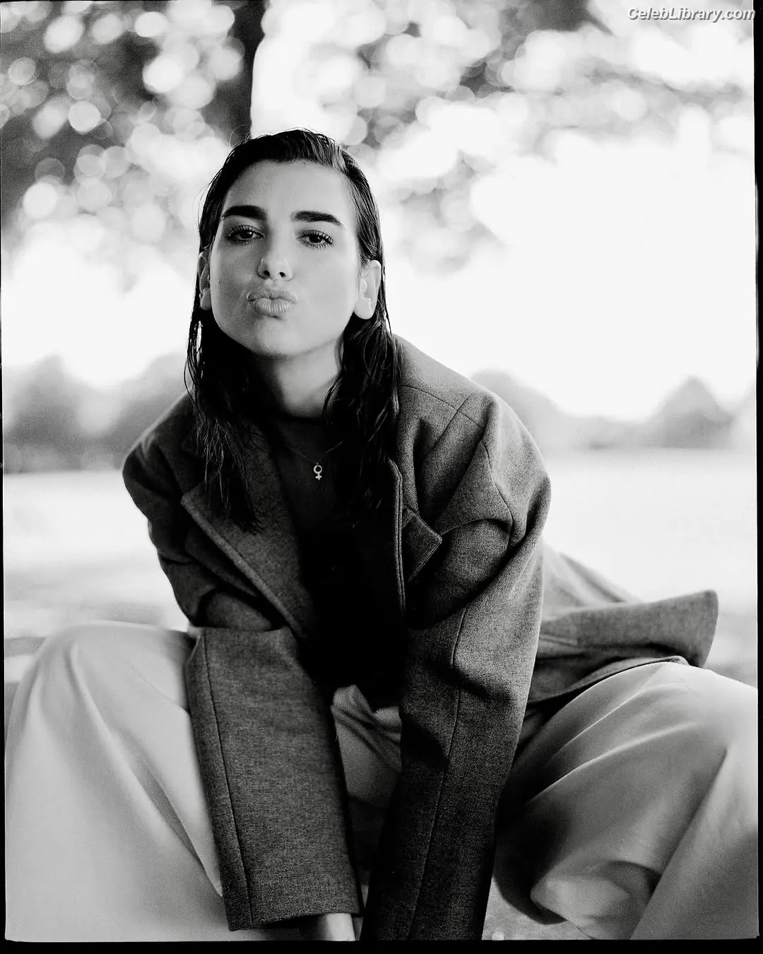 Dua Lipa photo 2 of 7813