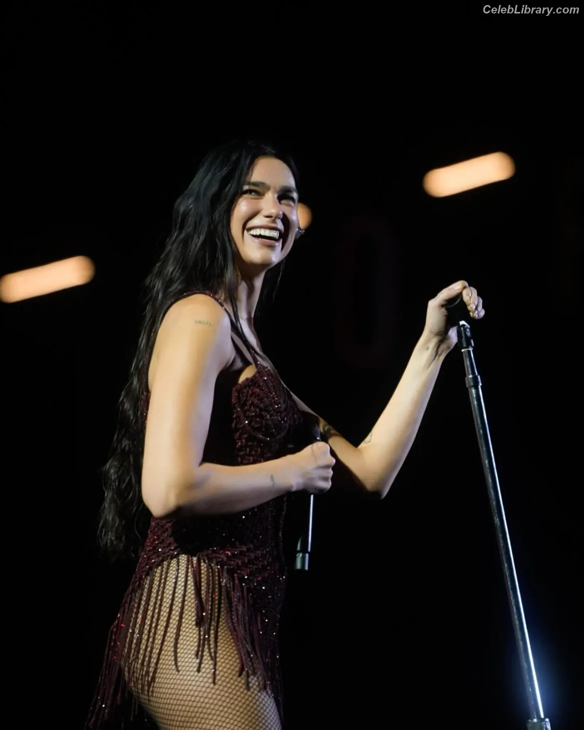 Dua Lipa photo 4 of 7813