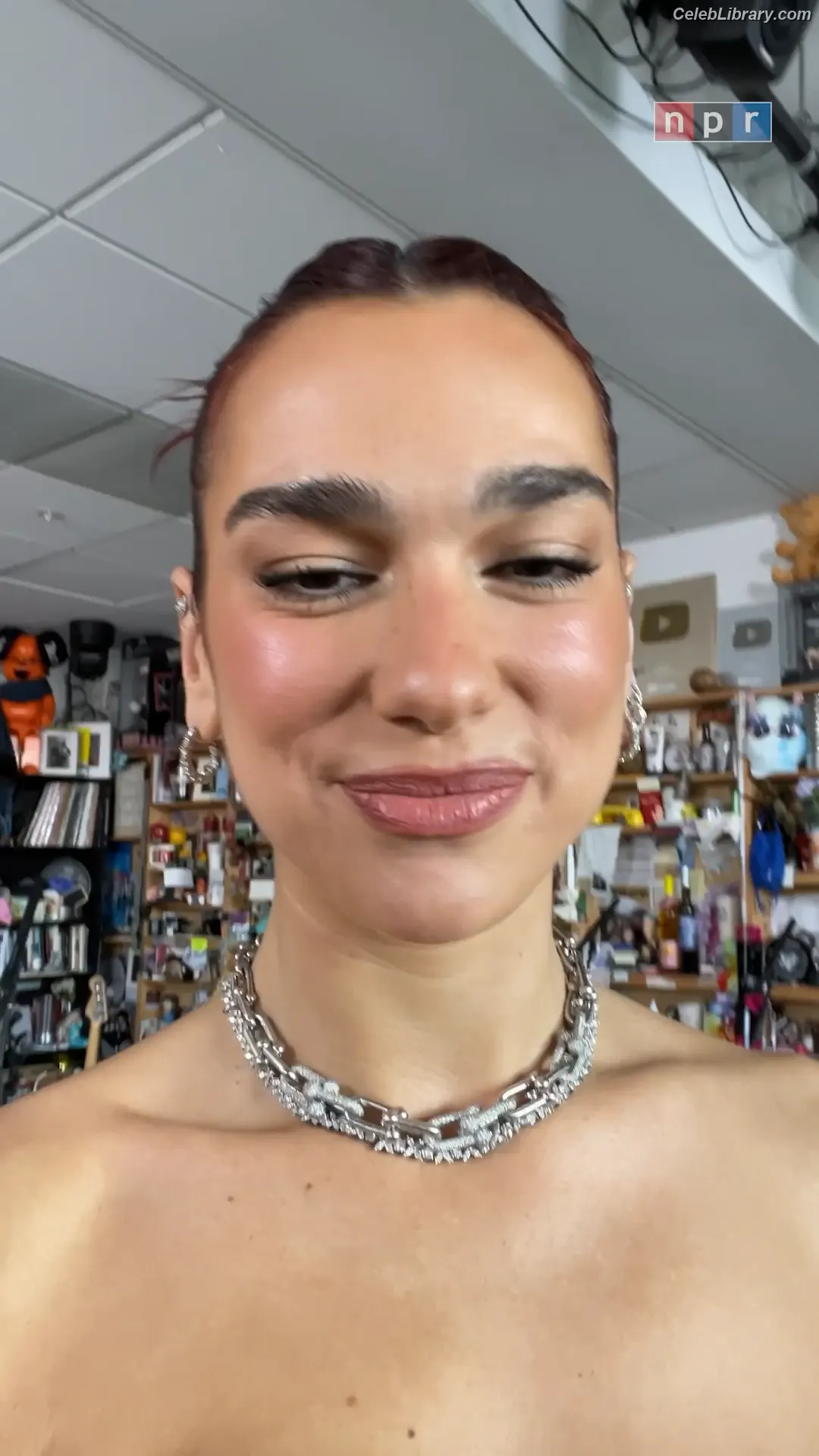 Dua Lipa photo 1 of 7813