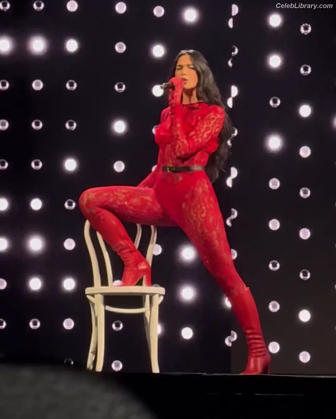 Dua Lipa photo 6 of 7813