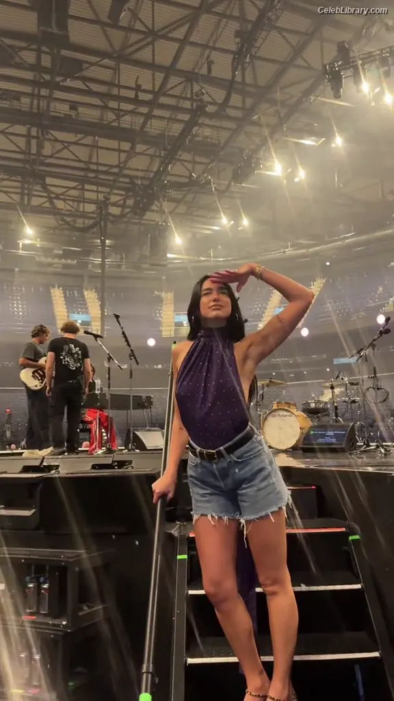Dua Lipa photo 6 of 7813