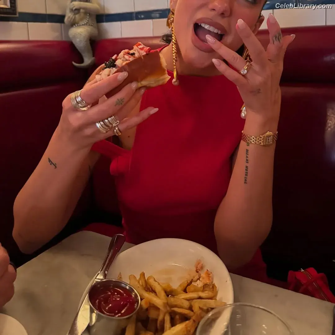 Dua Lipa photo 13 of 7813