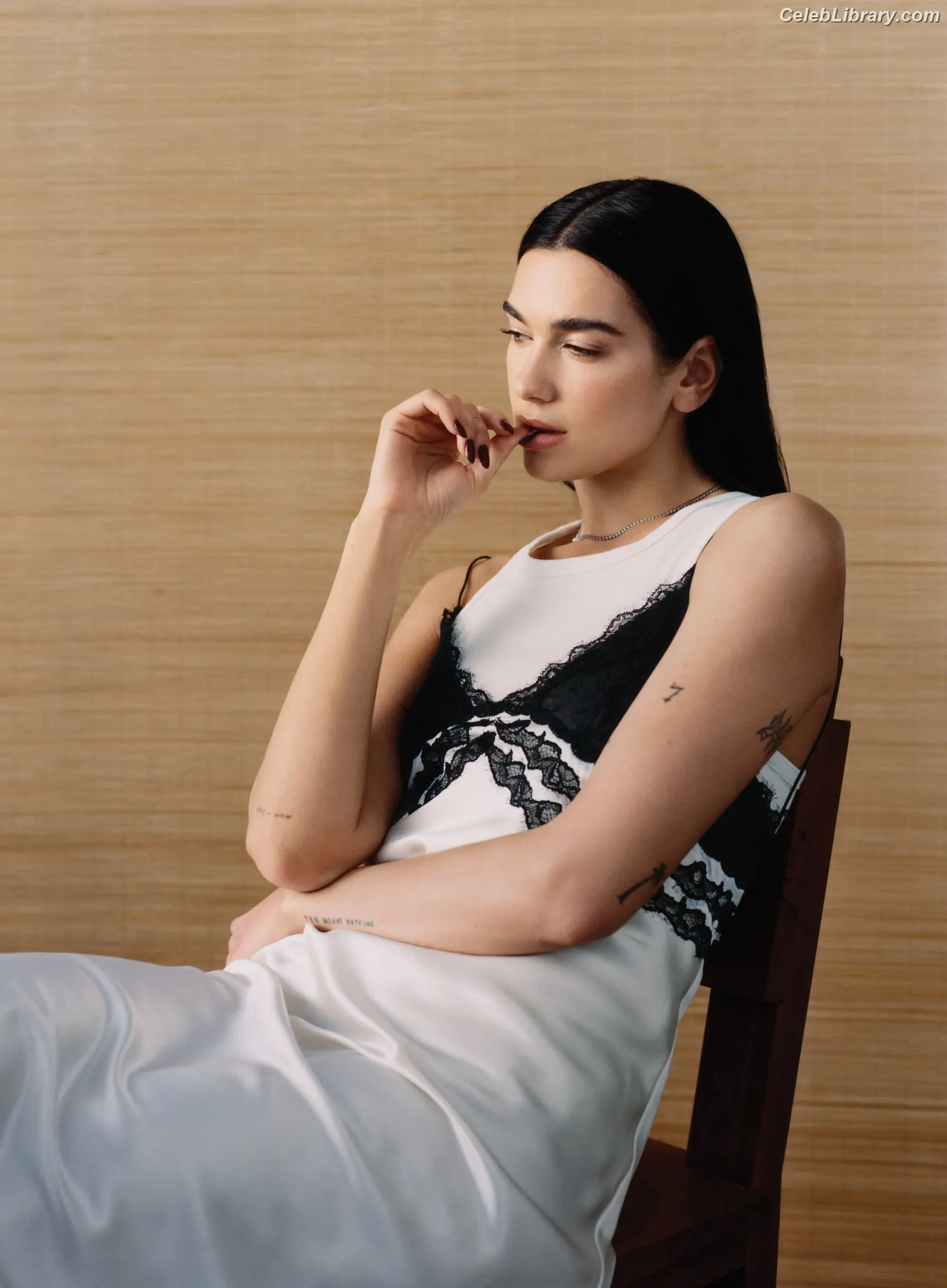Dua Lipa photo 16 of 7813
