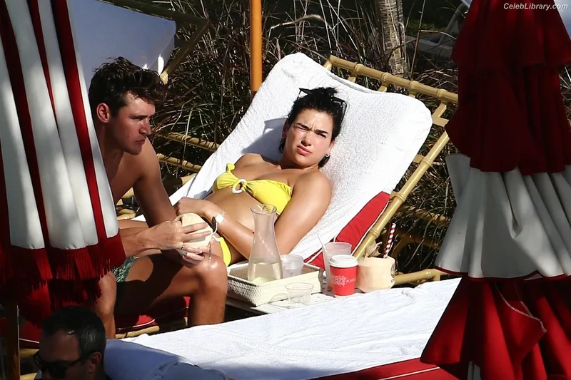 Dua Lipa photo 15 of 7804