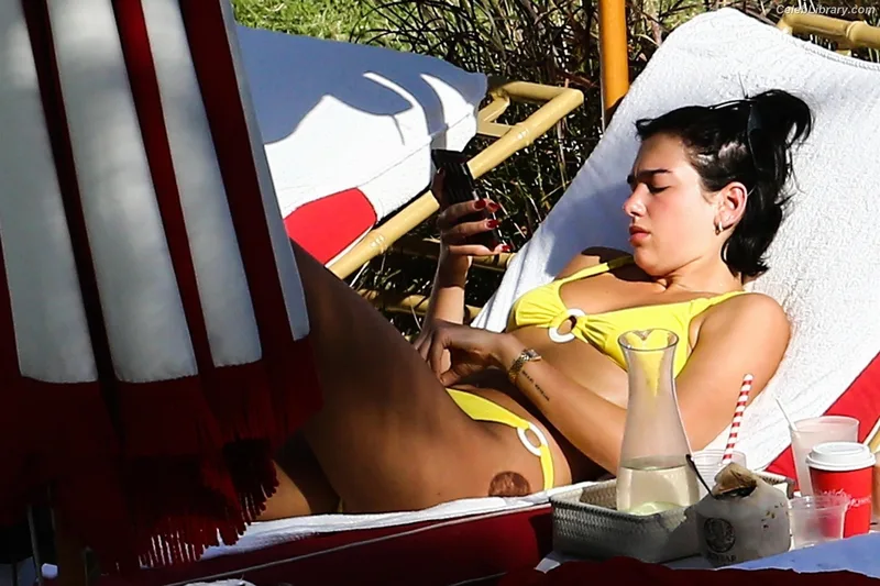 Dua Lipa photo 16 of 7804