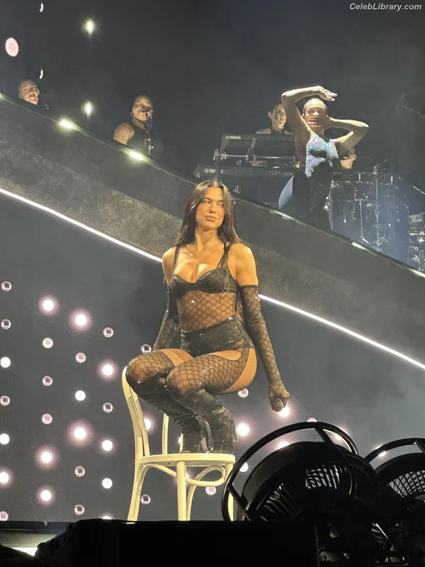 Dua Lipa photo 1 of 7804