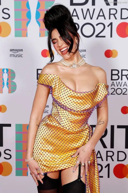 Dua Lipa photo 2 of 7804