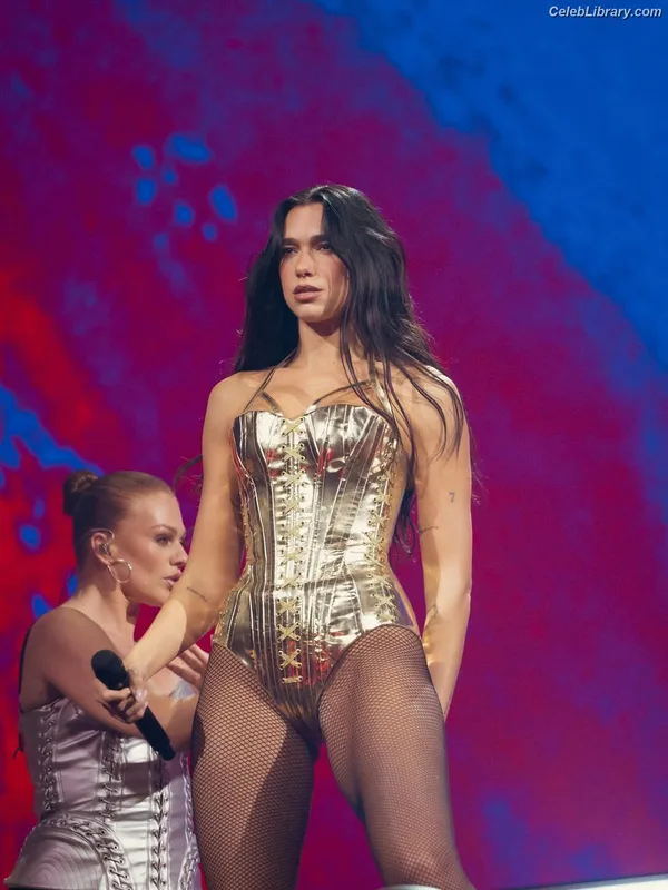 Dua Lipa photo 3 of 7804