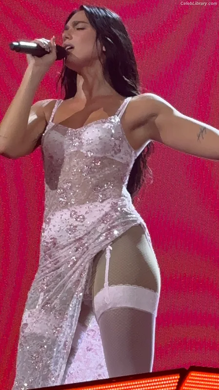 Dua Lipa photo 11 of 7804