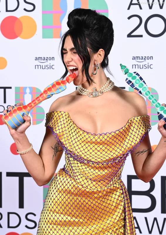 Dua Lipa photo 18 of 7804