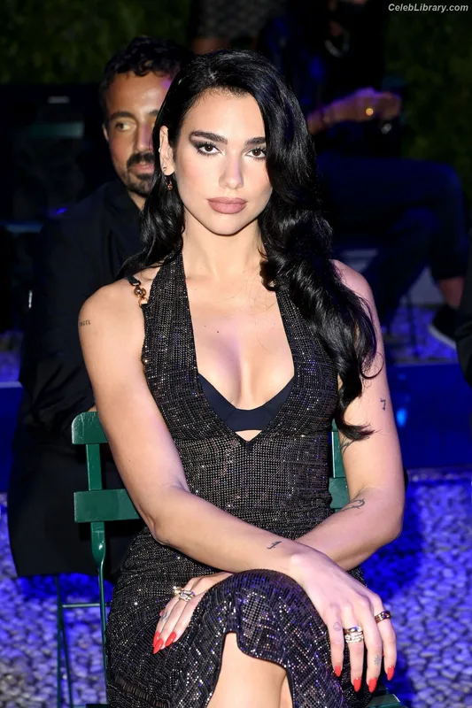 Dua Lipa photo 3 of 7804