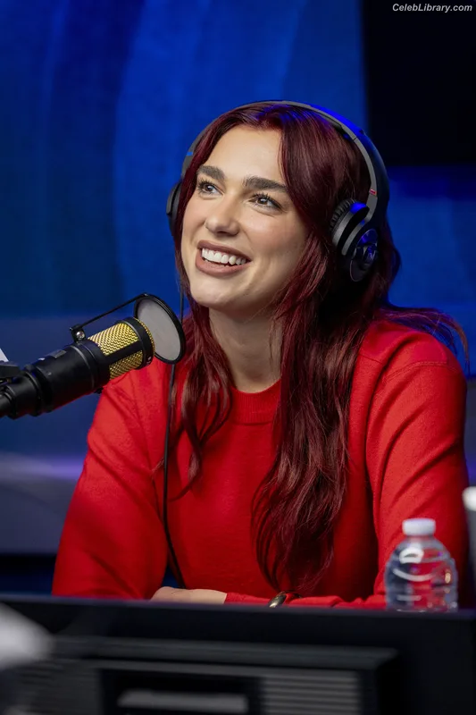 Dua Lipa photo 9 of 7804