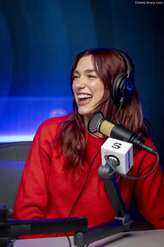 Dua Lipa photo 10 of 7804