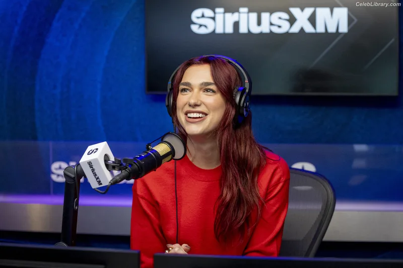 Dua Lipa photo 11 of 7804
