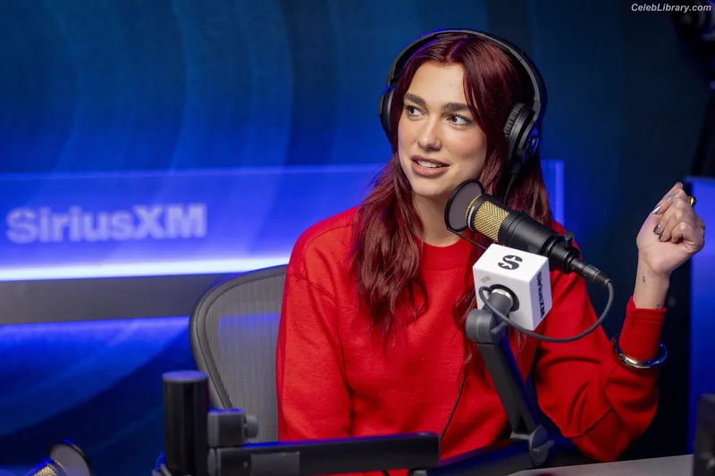 Dua Lipa photo 12 of 7804