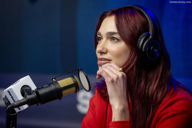 Dua Lipa photo 14 of 7804