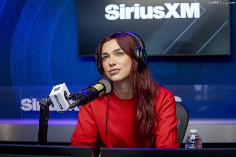 Dua Lipa photo 15 of 7804