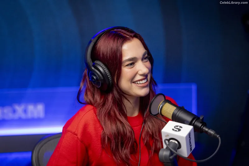 Dua Lipa photo 24 of 7804