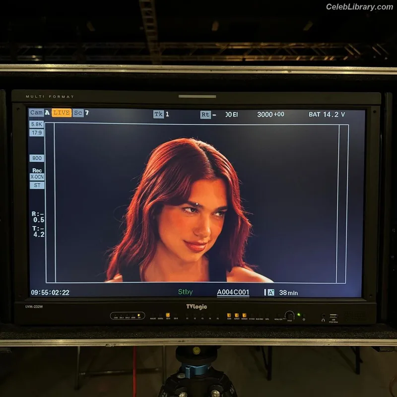 Dua Lipa photo 13 of 7804
