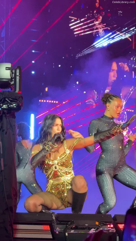 Dua Lipa photo 11 of 7804