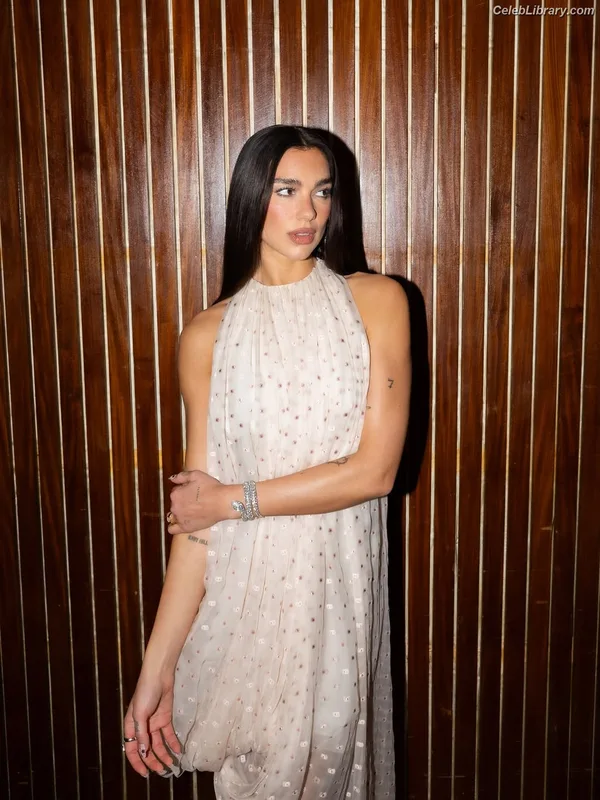 Dua Lipa photo 20 of 7804