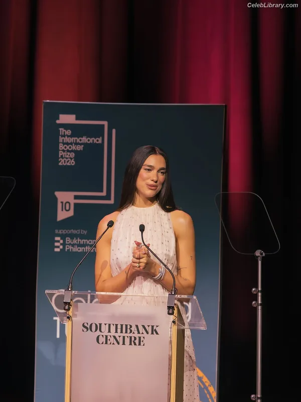 Dua Lipa photo 24 of 7804
