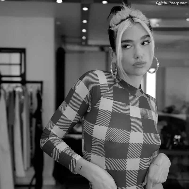 Dua Lipa photo 20 of 7804