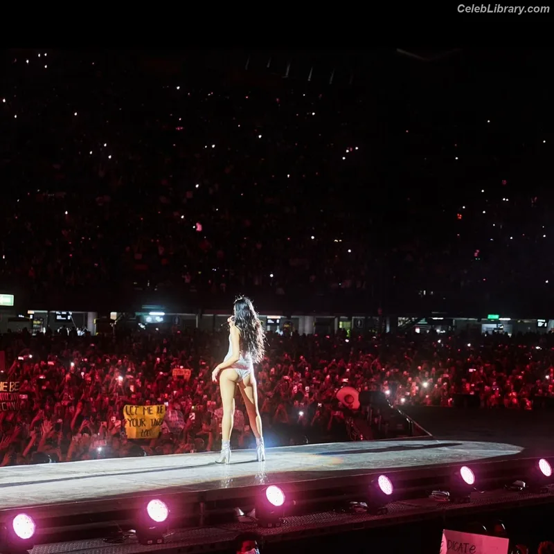 Dua Lipa photo 21 of 7804
