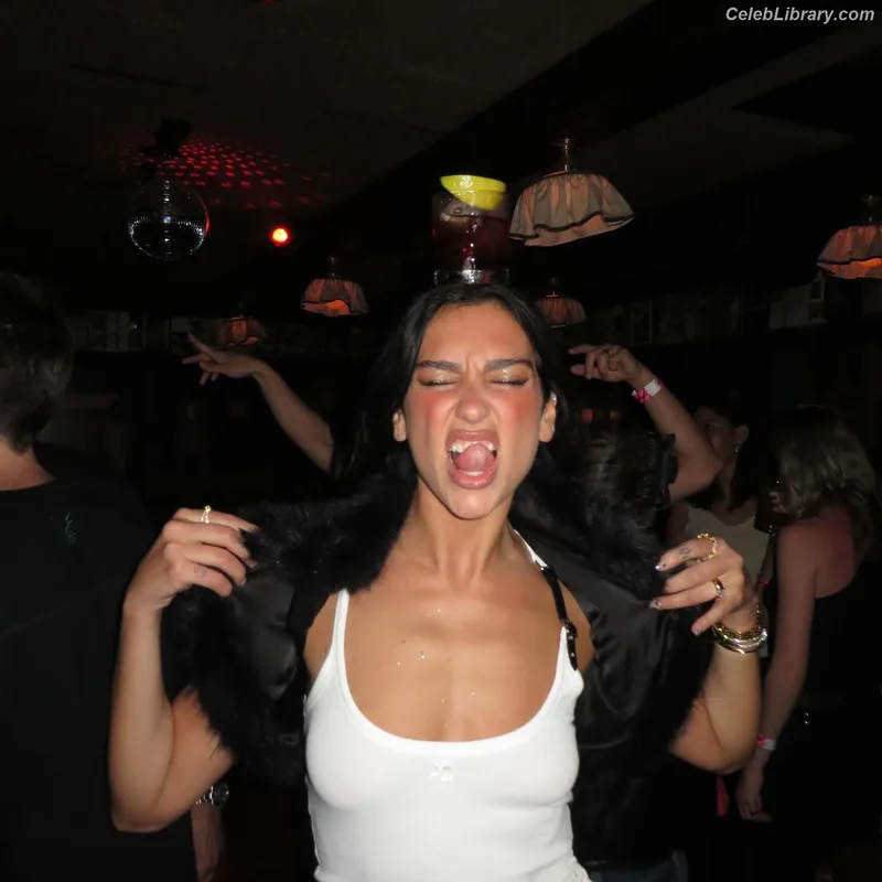 Dua Lipa photo 13 of 7804