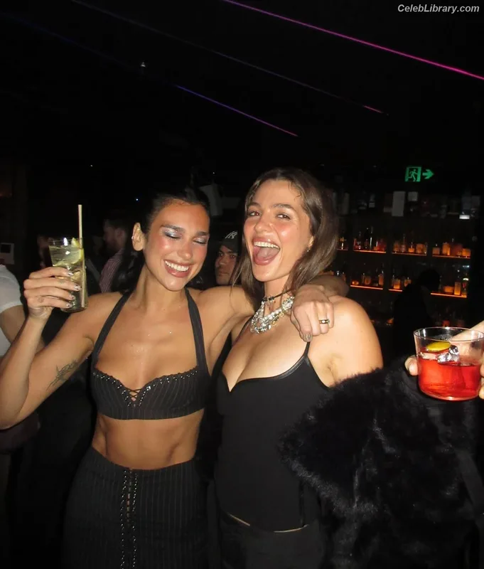 Dua Lipa photo 13 of 7804