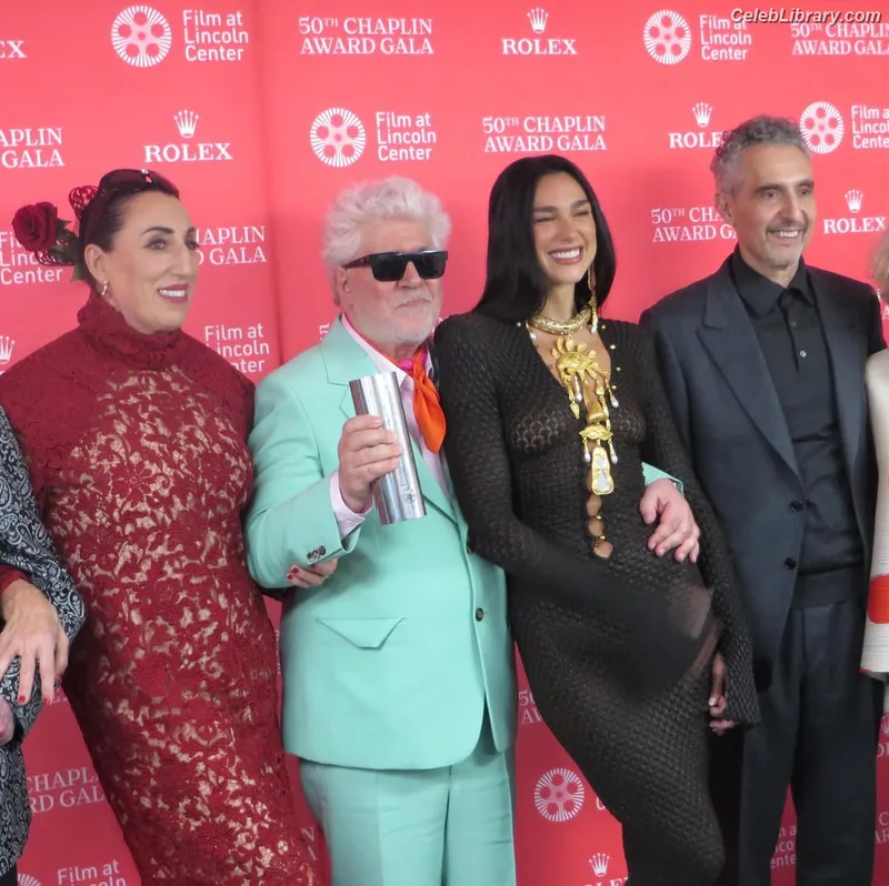 Dua Lipa photo 14 of 7804