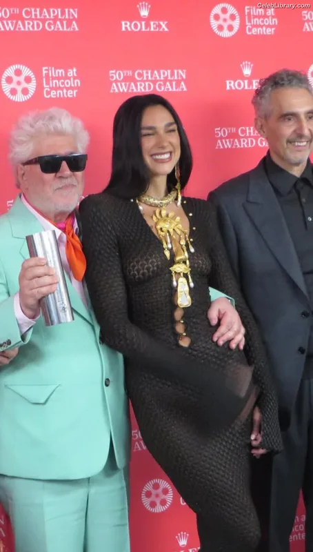 Dua Lipa photo 16 of 7804