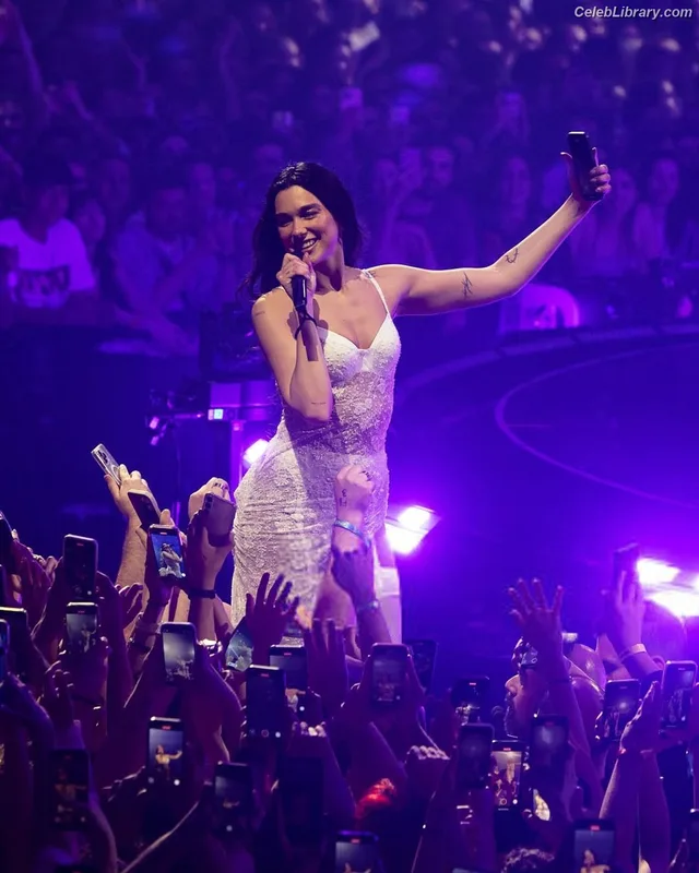 Dua Lipa photo 9 of 7804