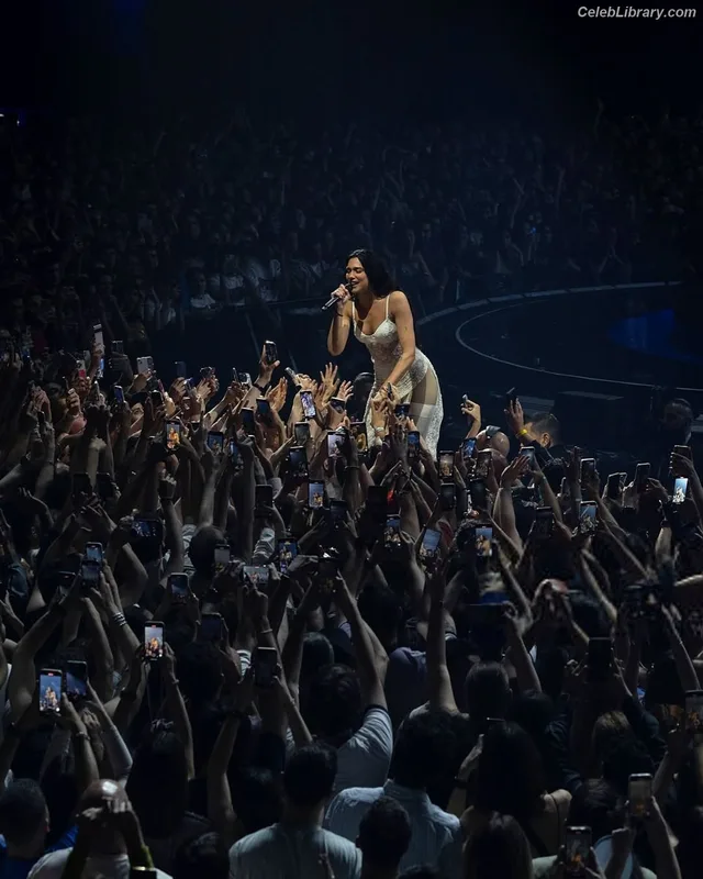 Dua Lipa photo 10 of 7804