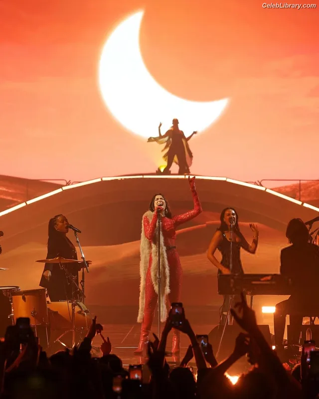 Dua Lipa photo 13 of 7804