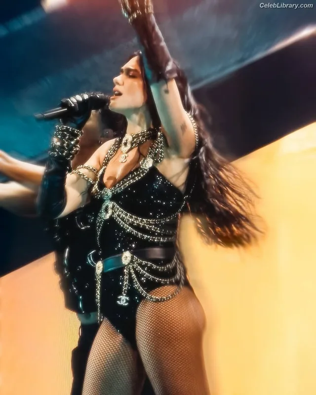 Dua Lipa photo 1 of 7804